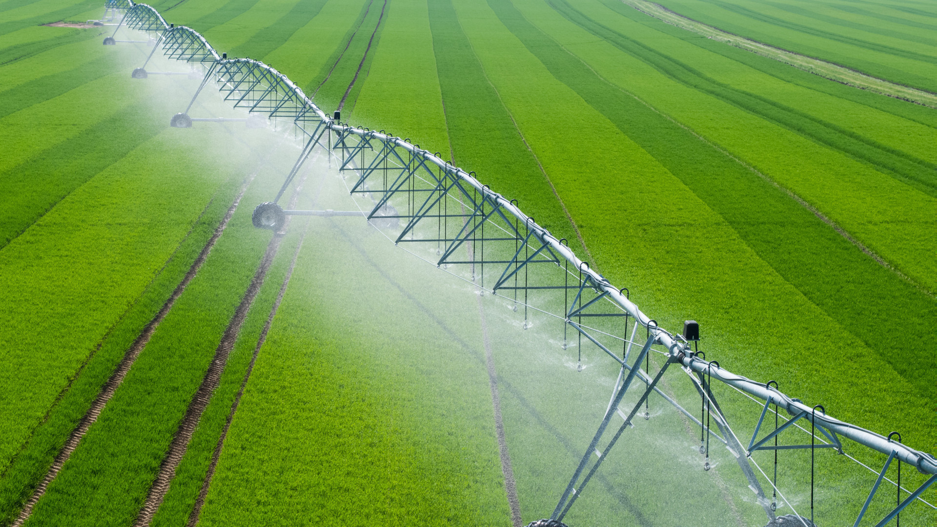 Center pivot irrigation system design and installation - main image